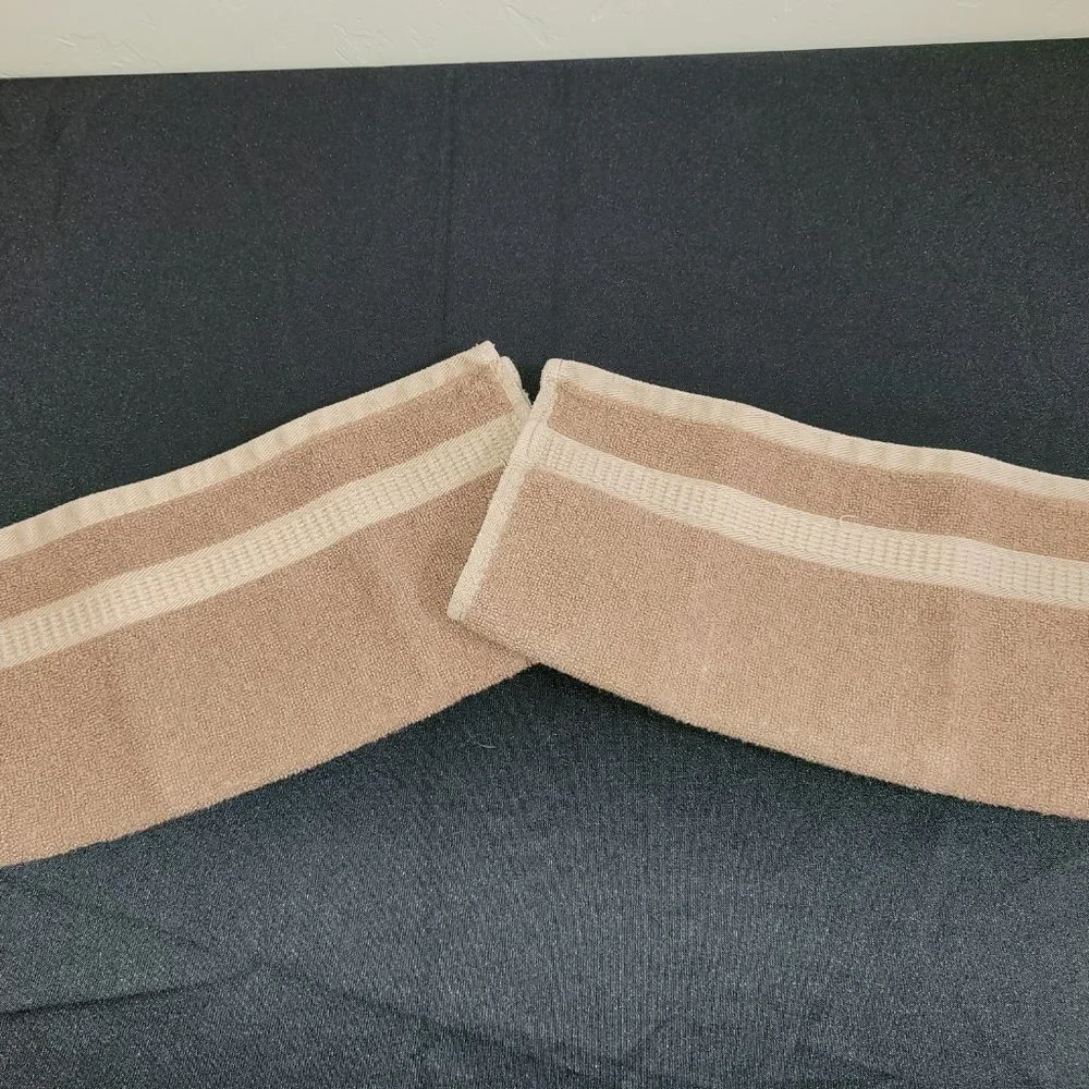 2pc Beige Wash Cloths.